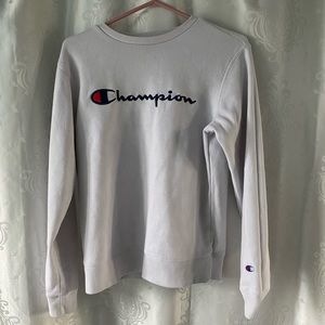 white and navy champion crewneck small 🤍💙
